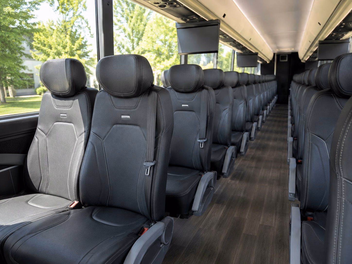 elegant venue to venue transportation for detroit wedding ceremonies and receptions