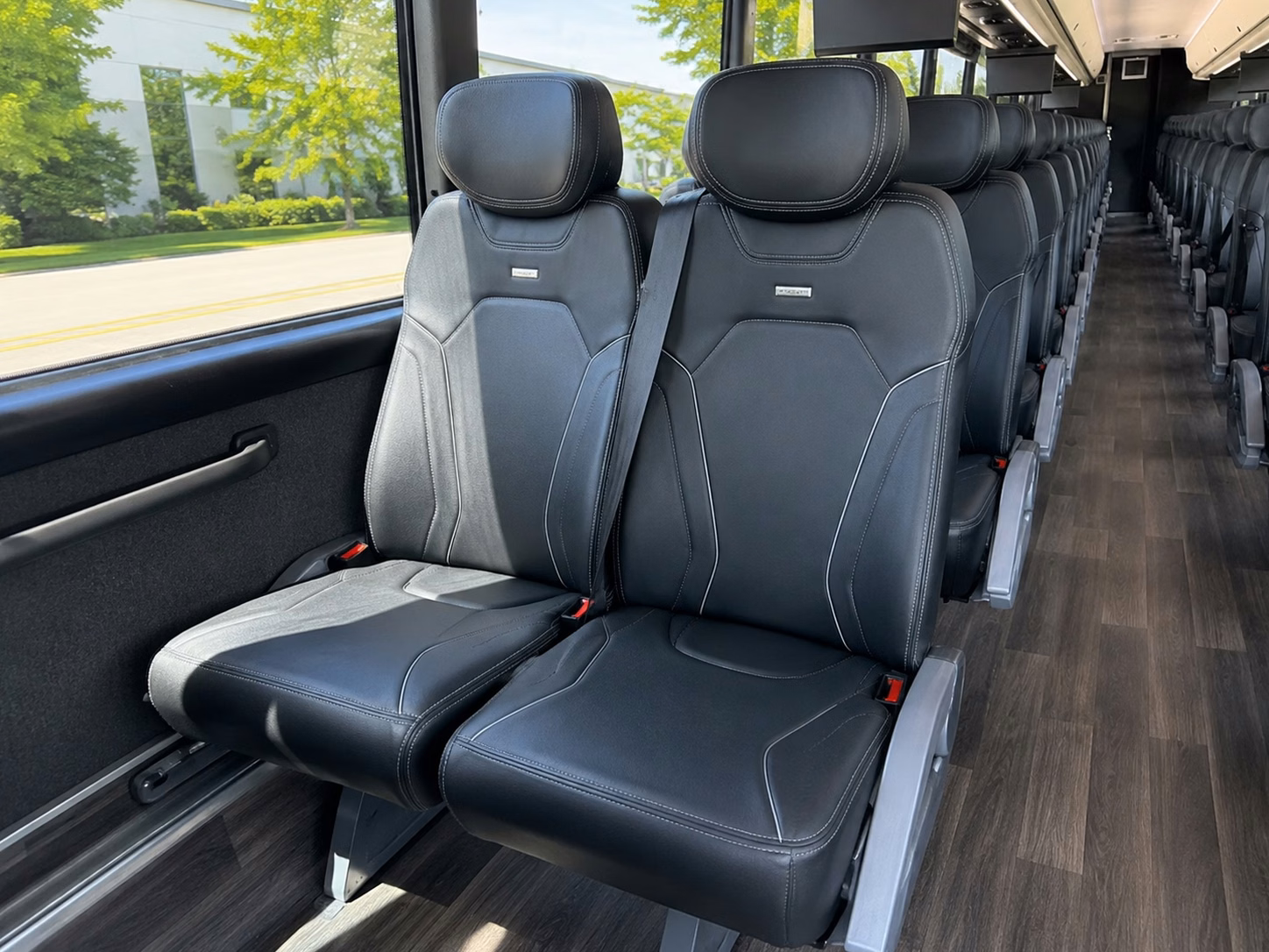shuttle buses between detroit hotels and your wedding venue